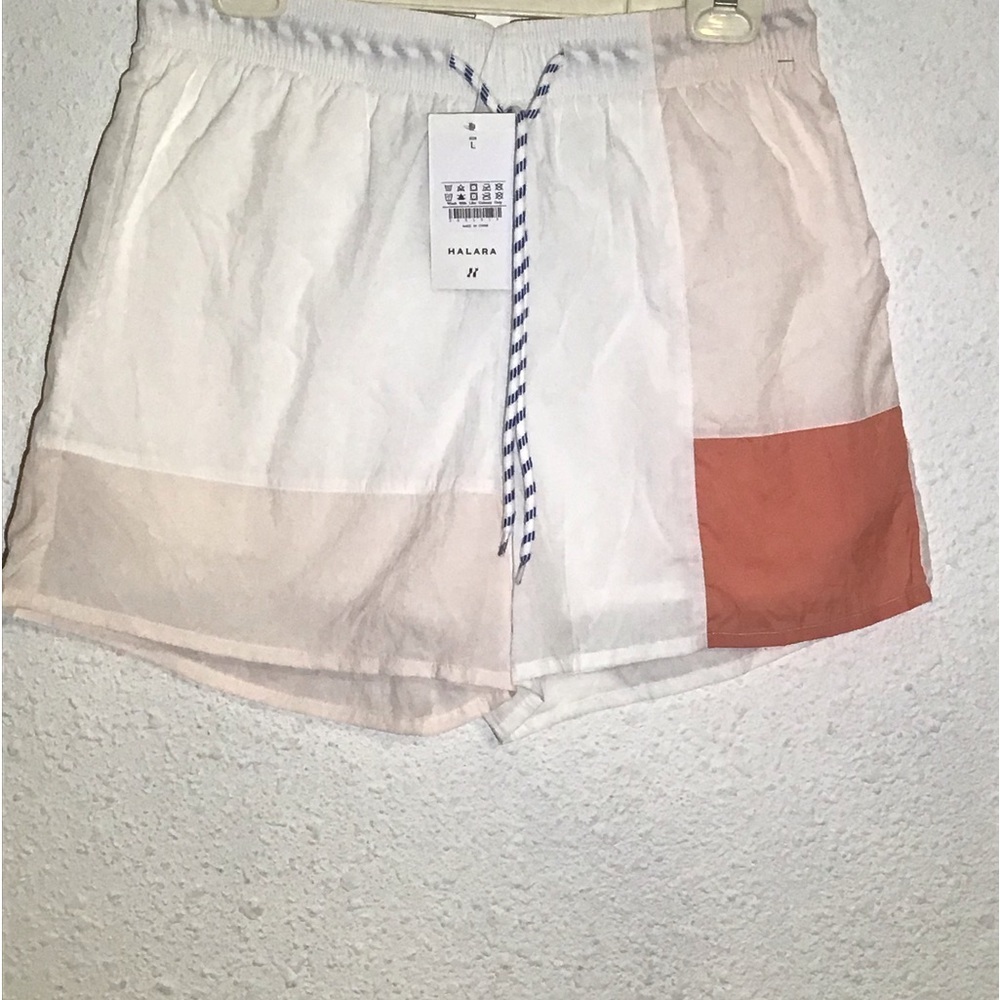 HALARA  white/peach shorts size large